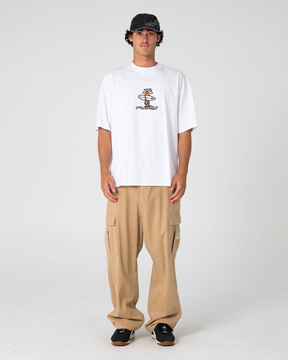 man-wearing-commando-cargo-pant-in-light-khaki