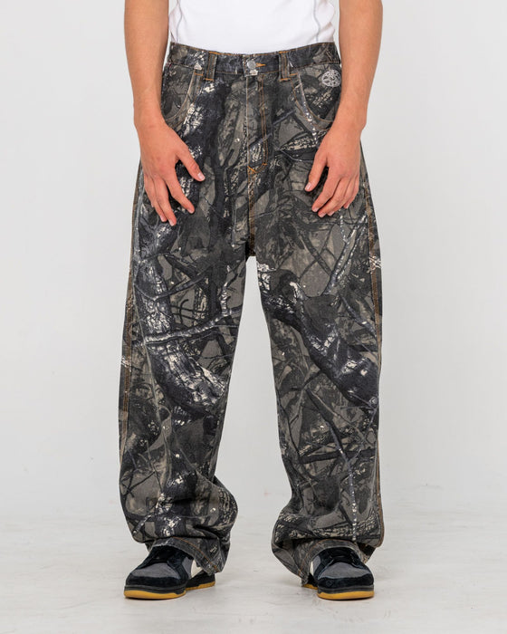 man-wearing-flip-rambo-pant-in-camo