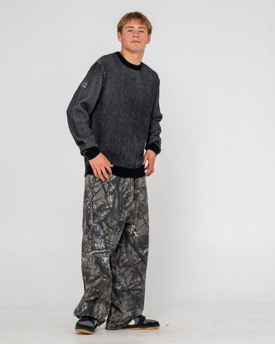man-wearing-flip-rambo-pant-in-camo