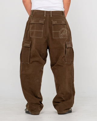 Man wearing Grizzly Baggy Cargo Pant in Pinecone