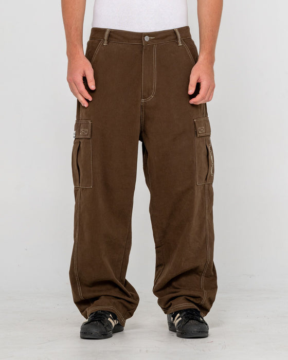 man-wearing-grizzly-baggy-cargo-pant-in-pinecone