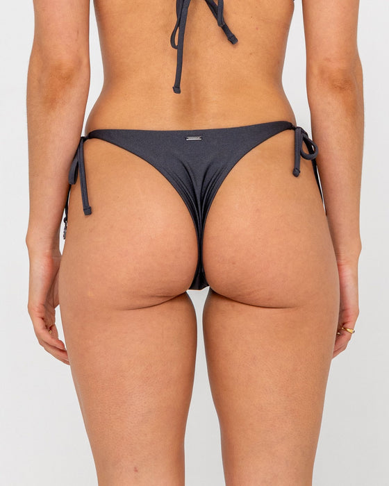 woman-wearing-shadow-brazilian-ties-bikini-bottom-in-carbon