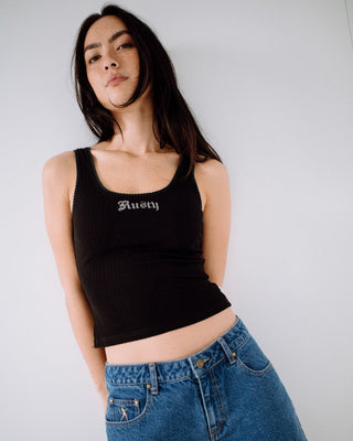 Woman wearing Cassian Ribbed Scoop Neck Singlet in Black