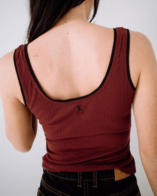 Woman wearing Cassian Ribbed Scoop Neck Singlet in Burgundy