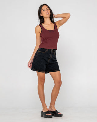 woman-wearing-cassian-ribbed-scoop-neck-singlet-in-burgundy