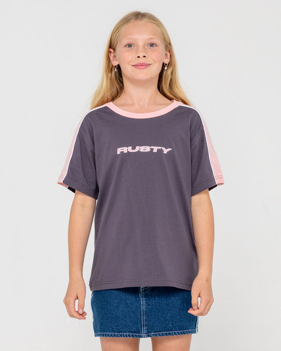 girl-wearing-mini-timmy-girls-oversized-tee-in-carbon-pink