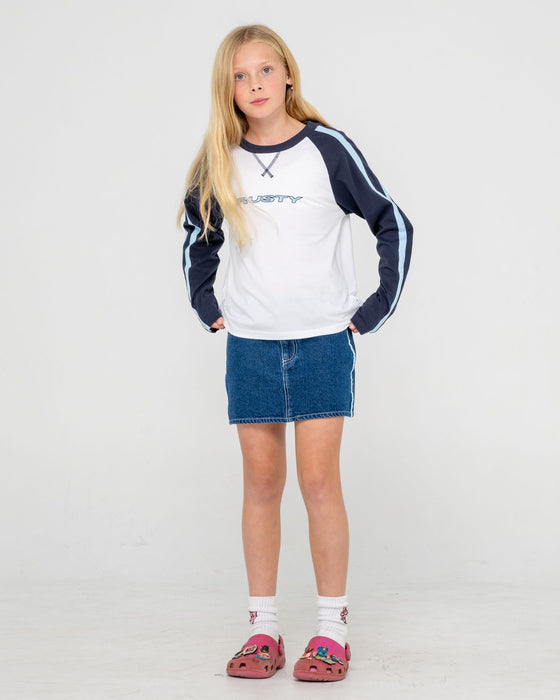girl-wearing-sporty-r-raglan-ls-girls-tee-in-navy-white