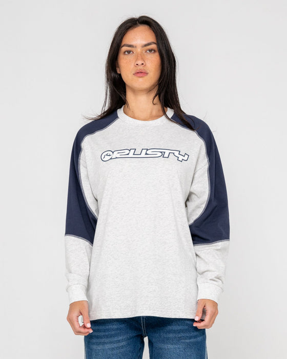 woman-wearing-timmy-target-contrast-l-s-tee-in-ecru-marle