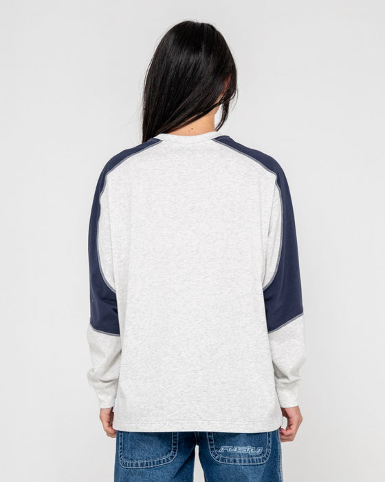 woman-wearing-timmy-target-contrast-l-s-tee-in-ecru-marle