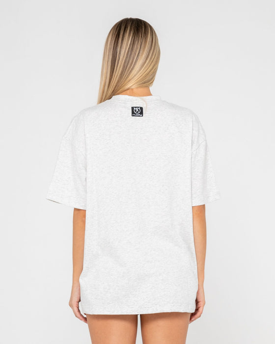 woman-wearing-sprayer-oversize-tee-in-ecru-marle