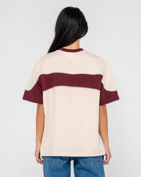 woman-wearing-kinetic-oversize-tee-in-cream-burgundy
