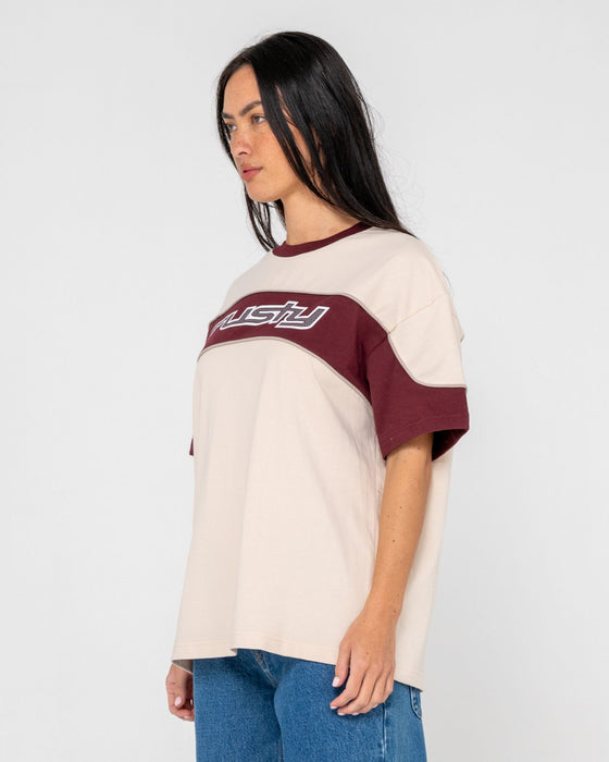 woman-wearing-kinetic-oversize-tee-in-cream-burgundy