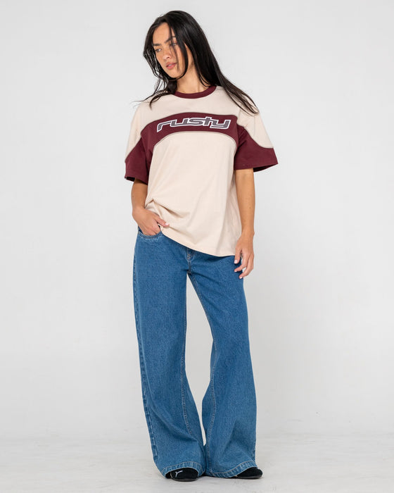 woman-wearing-kinetic-oversize-tee-in-cream-burgundy