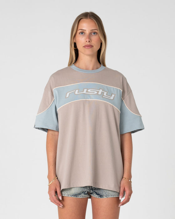 woman-wearing-kinetic-oversize-tee-in-ultimate-grey