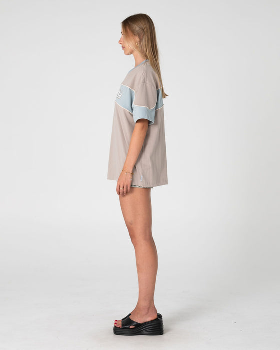 woman-wearing-kinetic-oversize-tee-in-ultimate-grey