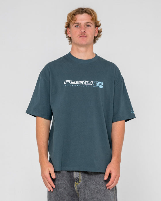 man-wearing-jetsetter-short-sleeve-tee-in-deep-teal