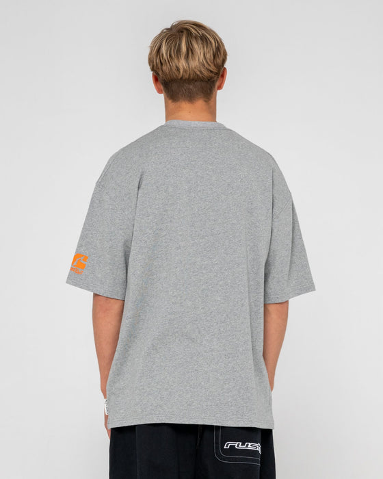 man-wearing-jetsetter-short-sleeve-tee-in-grey-marle