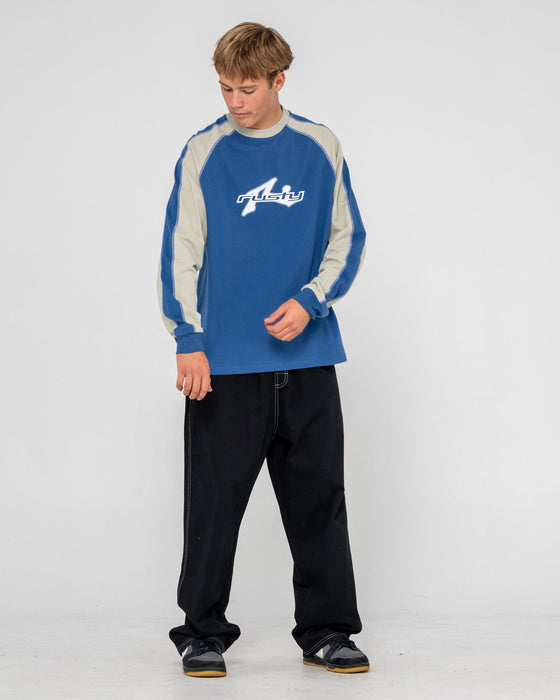 man-wearing-fade-r-long-sleeve-tee-in-atlantic-blue
