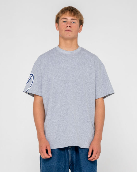 man-wearing-glaze-r-short-sleeve-tee-in-grey-marle