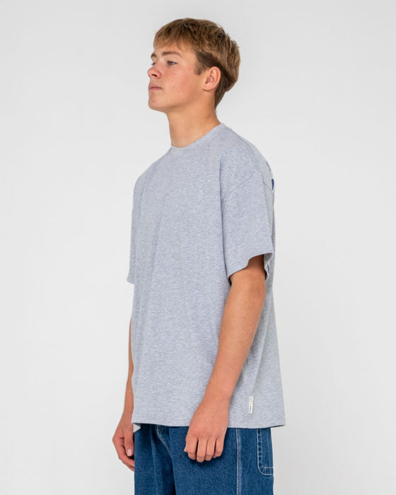 man-wearing-glaze-r-short-sleeve-tee-in-grey-marle