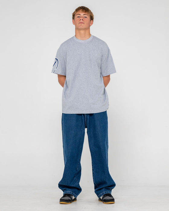 man-wearing-glaze-r-short-sleeve-tee-in-grey-marle