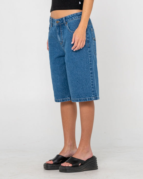 woman-wearing-bethany-baggy-low-rise-denim-jort-in-middy-blue