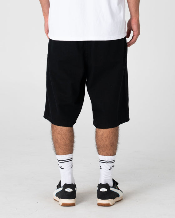 man-wearing-shindawg-pleated-short-in-black