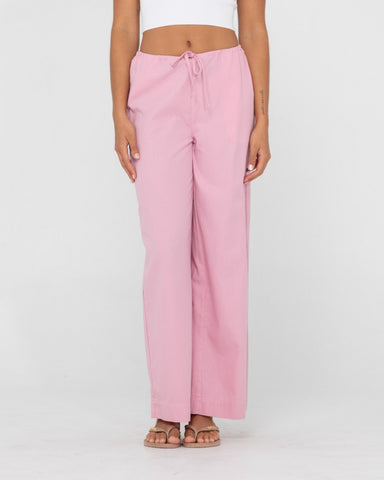 Woman wearing Felicity Beach Pant in Fondant Pink