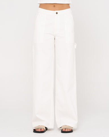Woman wearing Billie Mid Rise Carpenter Pant in Coconut Cream