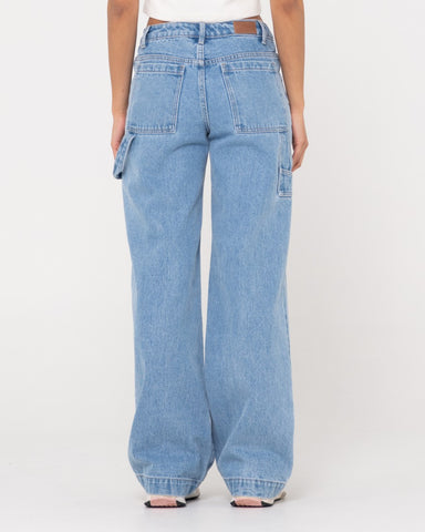 Woman wearing Billie Low Rise Carpenter Pant - Ulg in Blue Lagoon