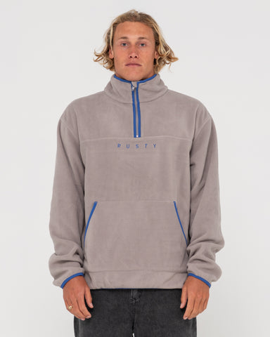 Man wearing Polarized Relaxed 1/4 Zip Polar Fleece in Gull Grey / Yonder Blue