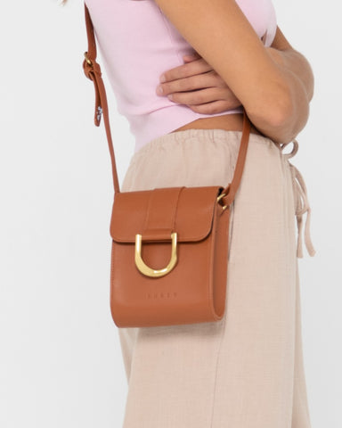 Womans Milly Side Bag in Tan