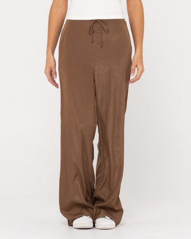 Woman wearing Porter Pant in Cappuccino