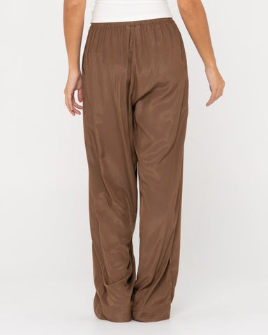Woman wearing Porter Pant in Cappuccino