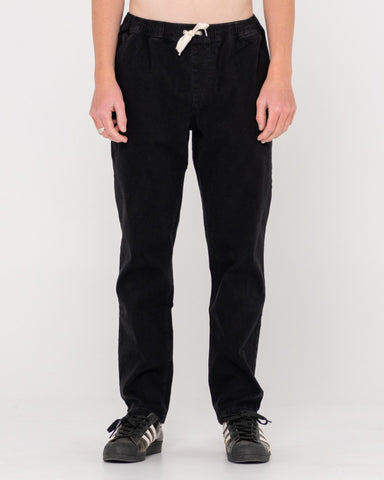 Man wearing Mid Boy Straight Fit Elastic Pant in Black